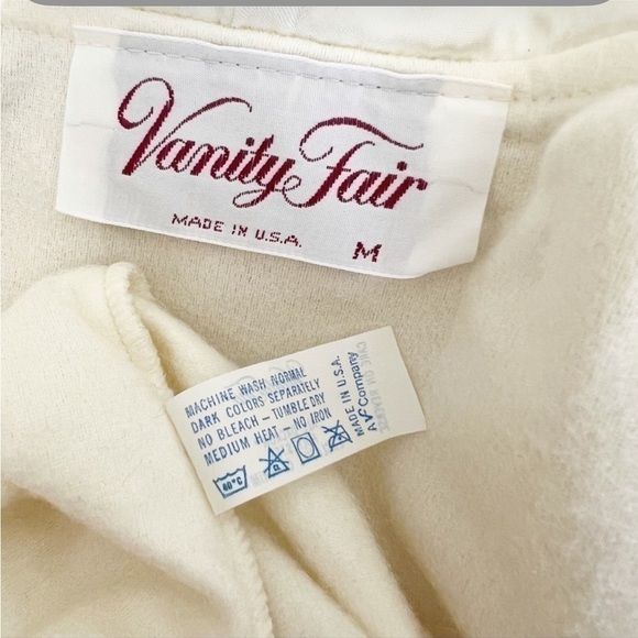 Vintage Vanity Fair Full Length Lace Embroidered Dacron /Polyester Rob NWOT - Picture 9 of 12